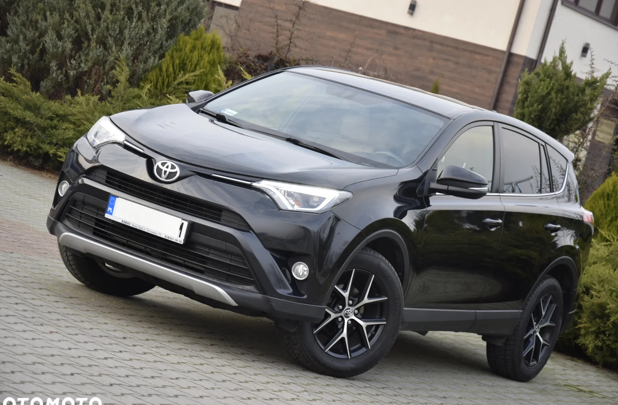 Toyota RAV4 cena 66800 przebieg: 328000, rok produkcji 2016 z Żuromin małe 326